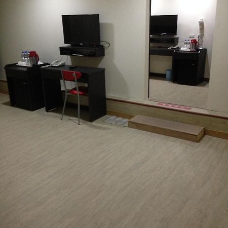 Big Bear Hotel Kaohsiung Esterno foto