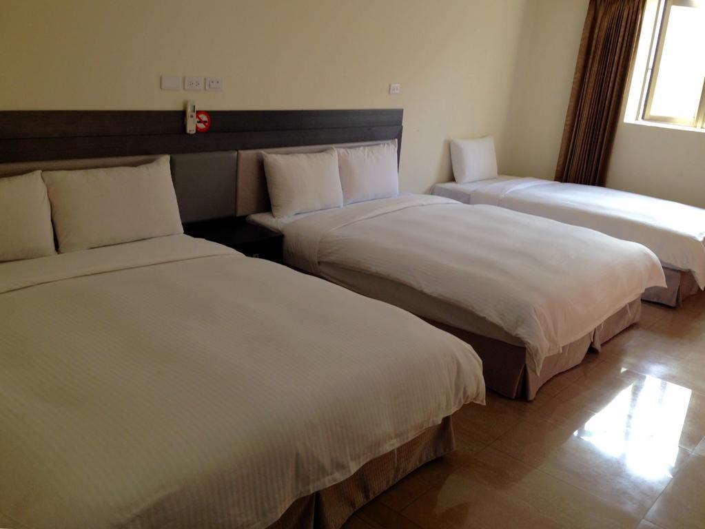 Big Bear Hotel Kaohsiung Esterno foto