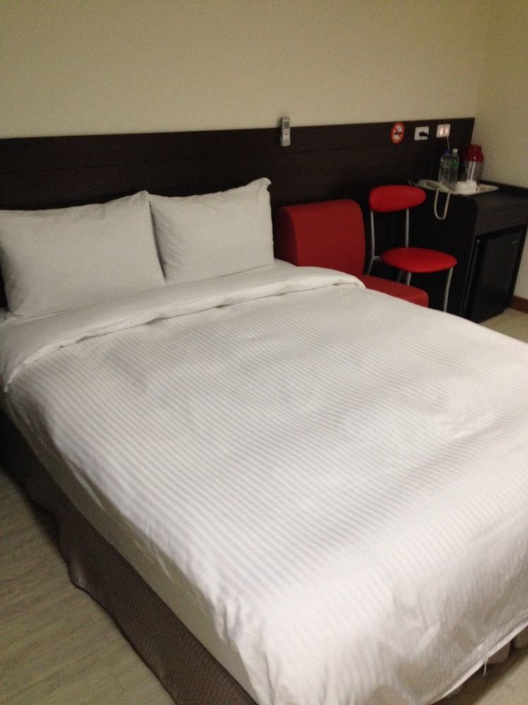 Big Bear Hotel Kaohsiung Esterno foto