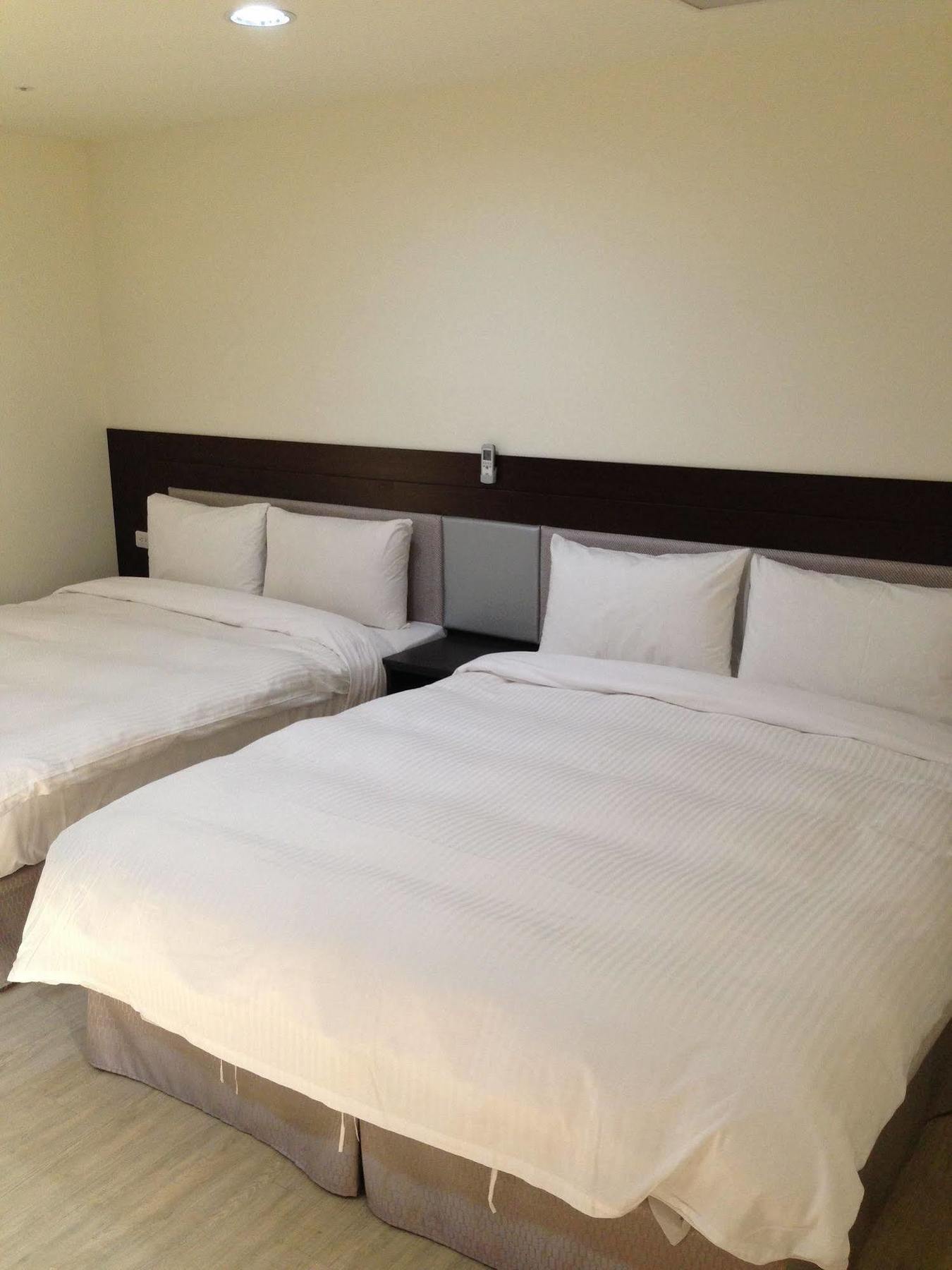 Big Bear Hotel Kaohsiung Esterno foto