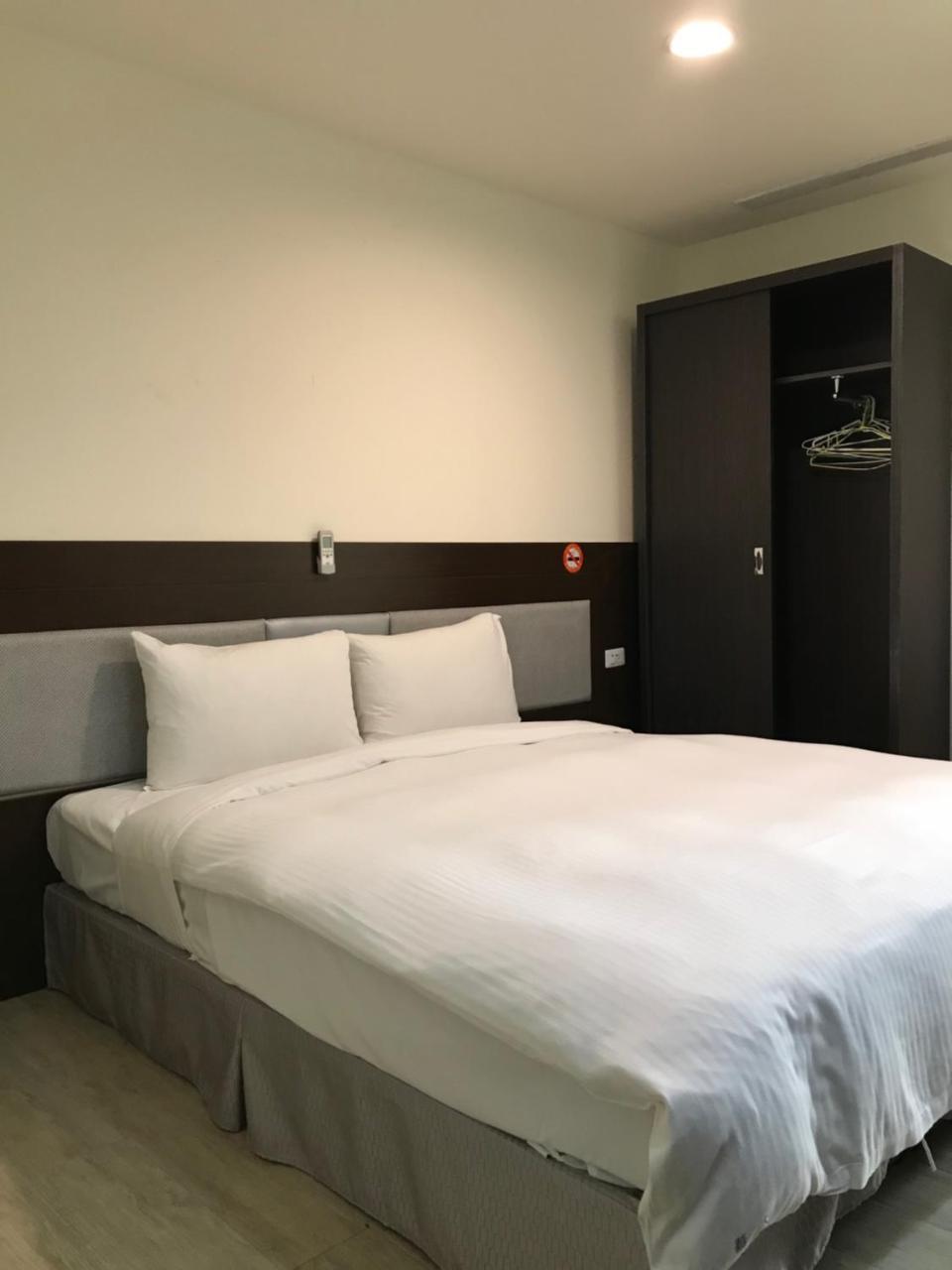 Big Bear Hotel Kaohsiung Esterno foto